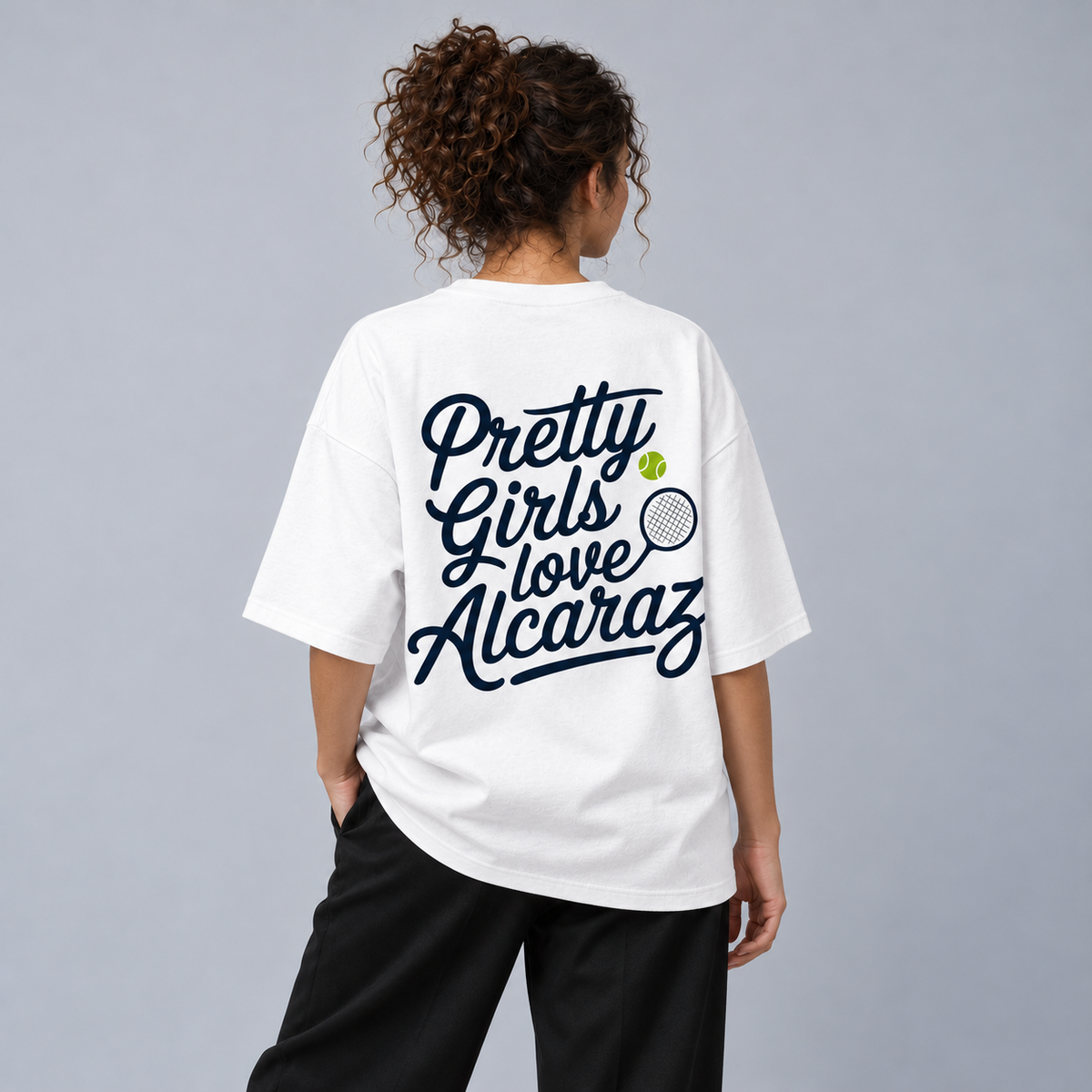 Pretty Girls love Alcaraz – weibliches Model, Rückenansicht