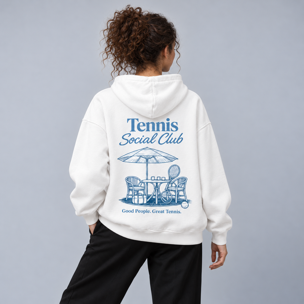 Tennis Social Club - Oversized Hoodie – On-Body-Mockup, weibliches Model