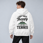 I don't need Therapy - Oversized Hoodie – On-Body-Mockup, männliches Model