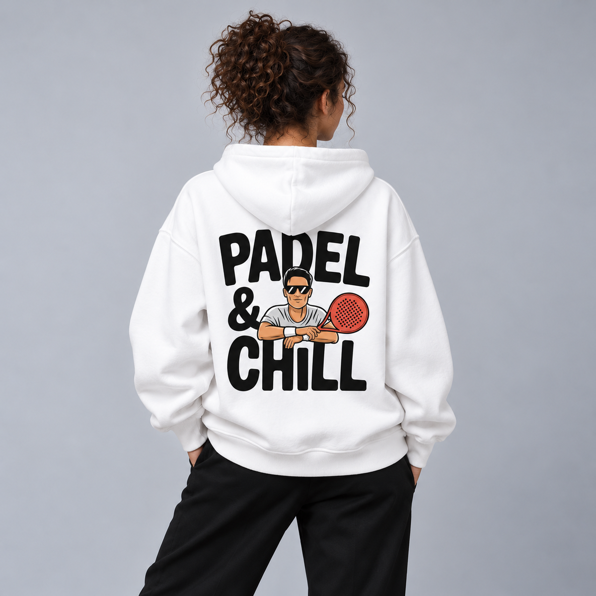 Padel & Chill - Oversized Hoodie – On-Body-Mockup, weibliches Model
