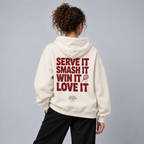 Serve, Smash, Win, Love - Oversized Hoodie – On-Body-Mockup, weibliches Model
