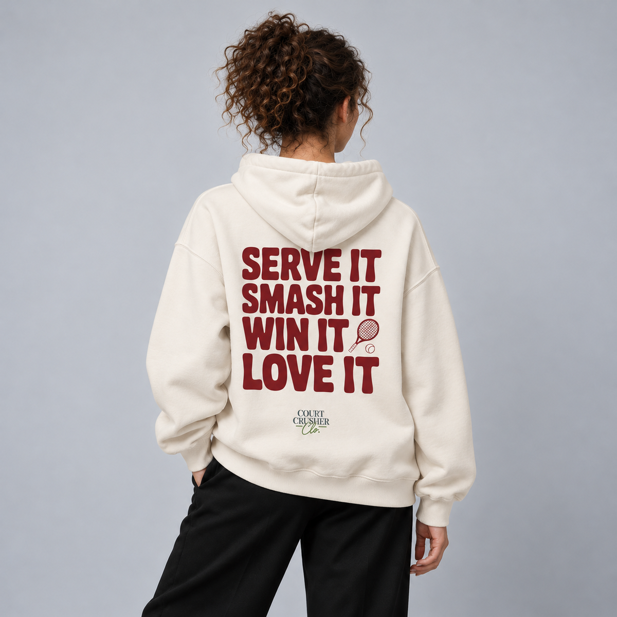 Serve, Smash, Win, Love - Oversized Hoodie – On-Body-Mockup, weibliches Model