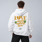 Love means nothing here - Oversized Hoodie – On-Body-Mockup, männliches Model