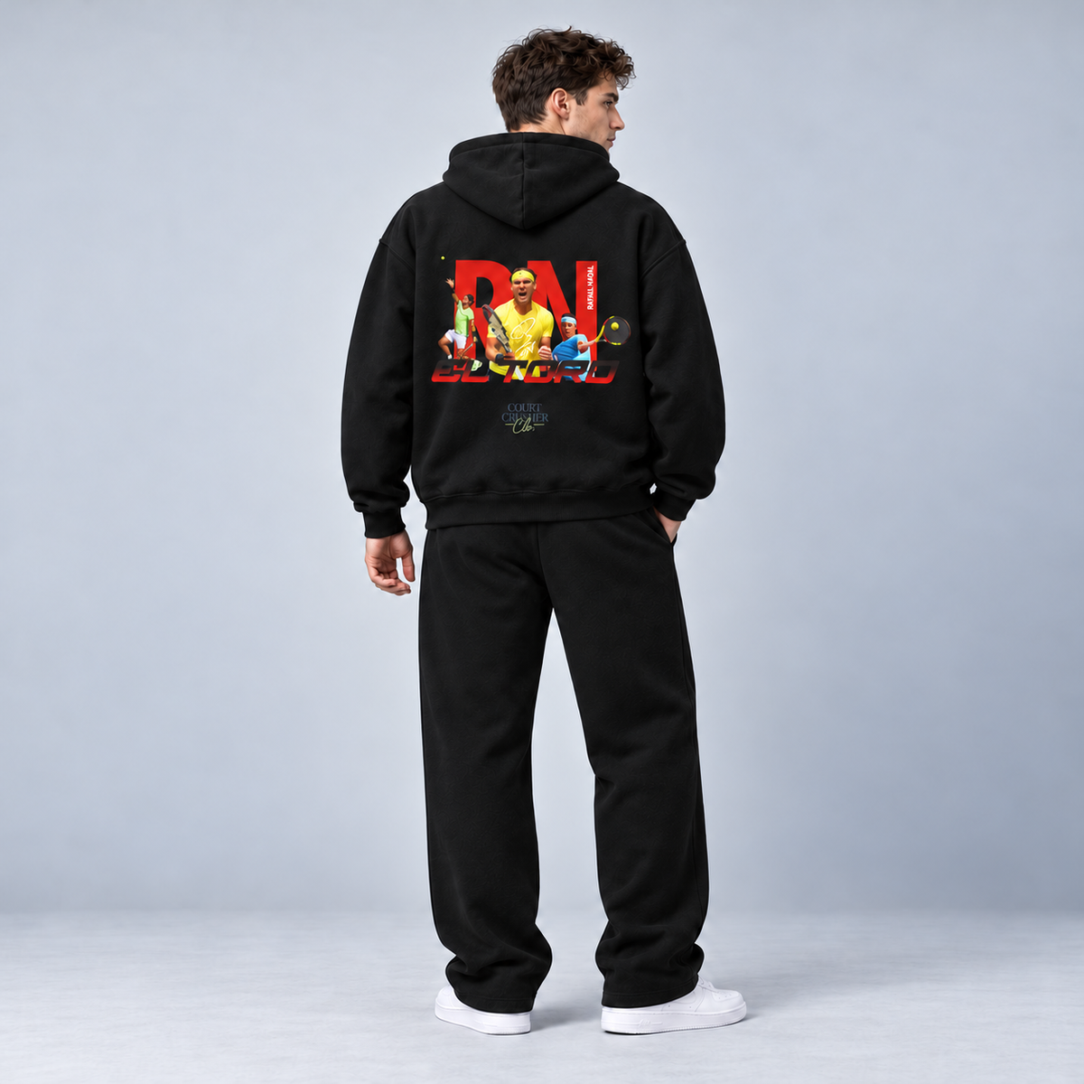 Rafael Nadal Tracksuit – Model Rückansicht im grauen Studio