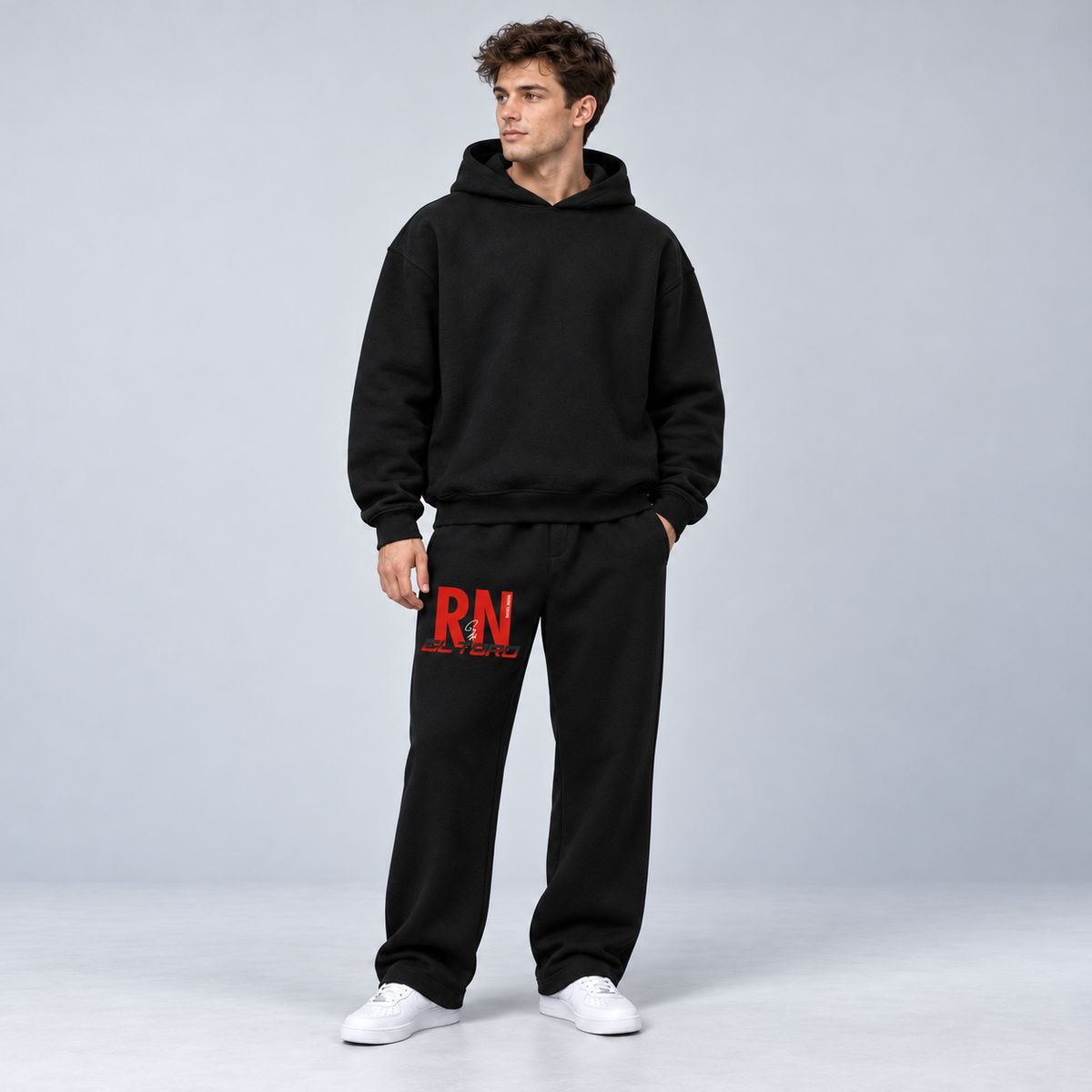 Rafael Nadal Tracksuit – Model Vorderansicht im grauen Studio