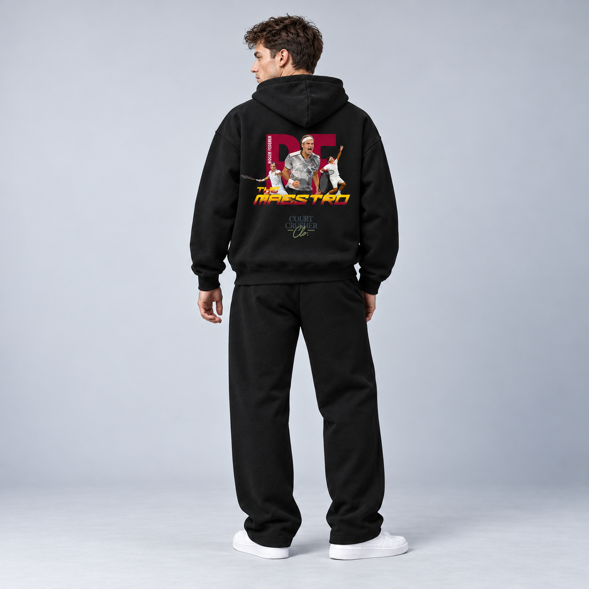 Roger Federer Tracksuit – Model Rückansicht im grauen Studio