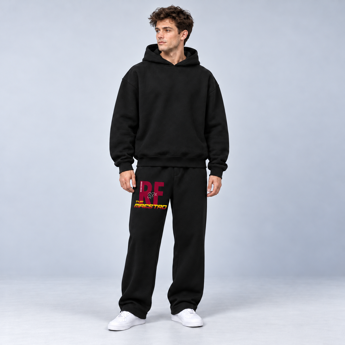 Roger Federer Tracksuit – Model Vorderansicht im grauen Studio