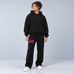 Serena Williams Tracksuit – Model Vorderansicht im grauen Studio
